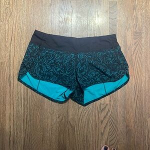 Lululemon Speed up Short, 2.5 inseam, sz 6 green/black